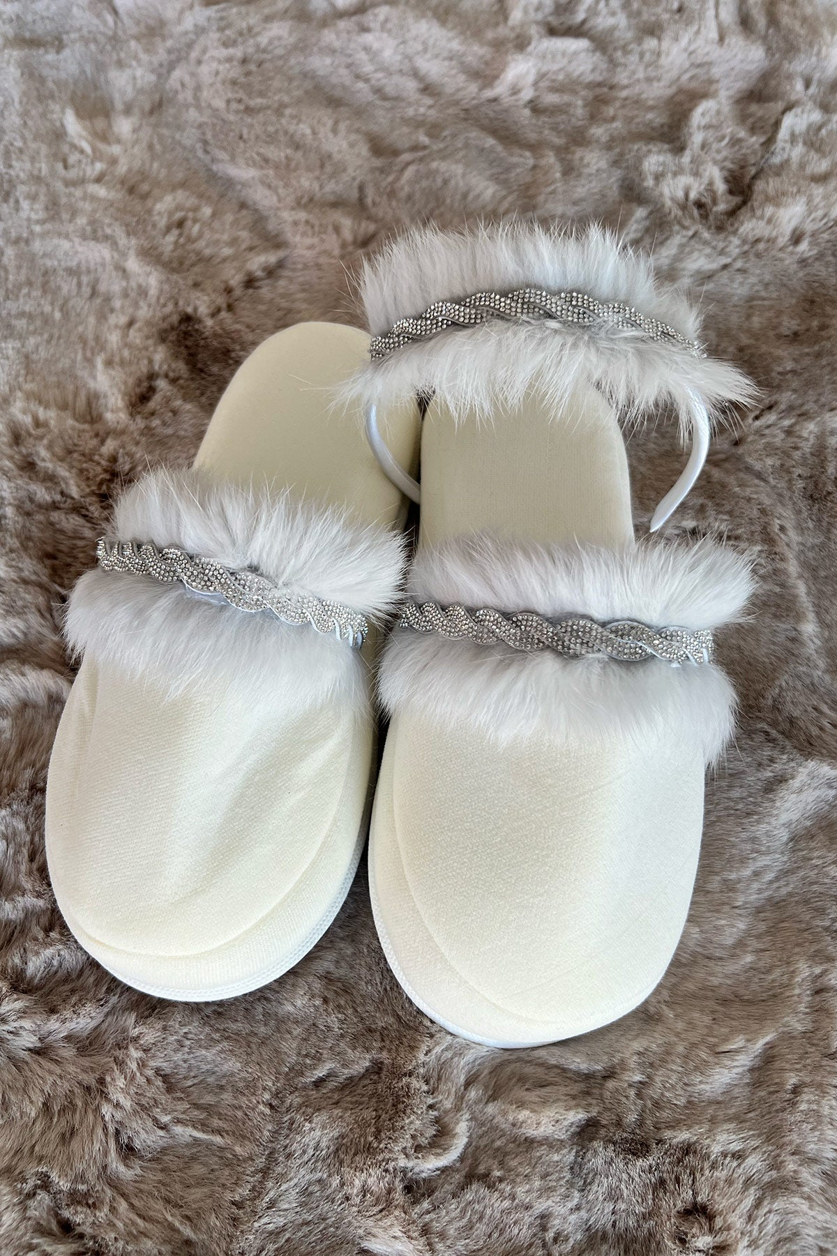 Shopymommy 757108 Feather Themed Maternity Crown & Maternity Slippers Set Grey